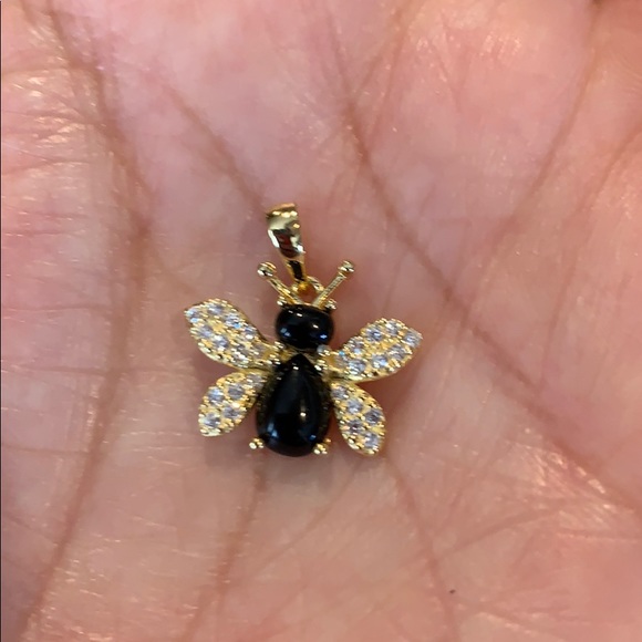 Gold plated Bee 🐝 Pendant Charm super cute - Picture 2 of 6